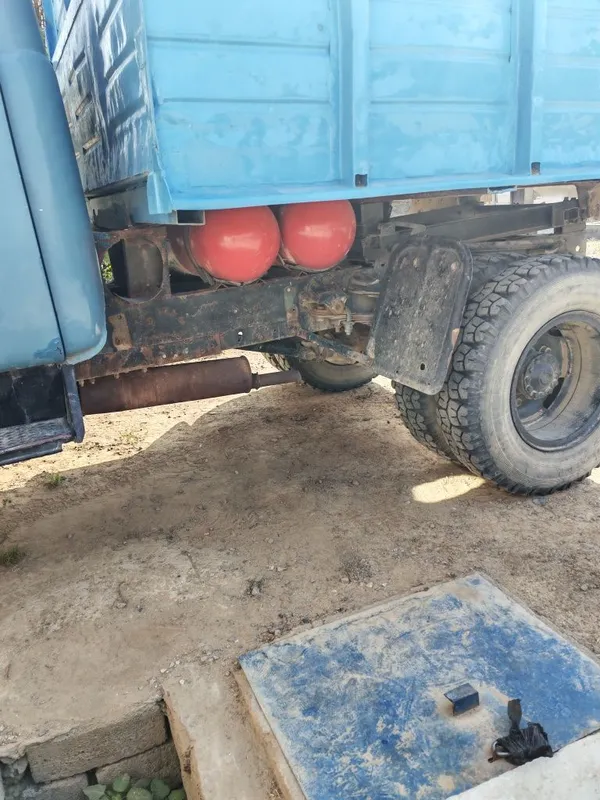 Zil 130 sotiladi holati zor yurib turagan 1