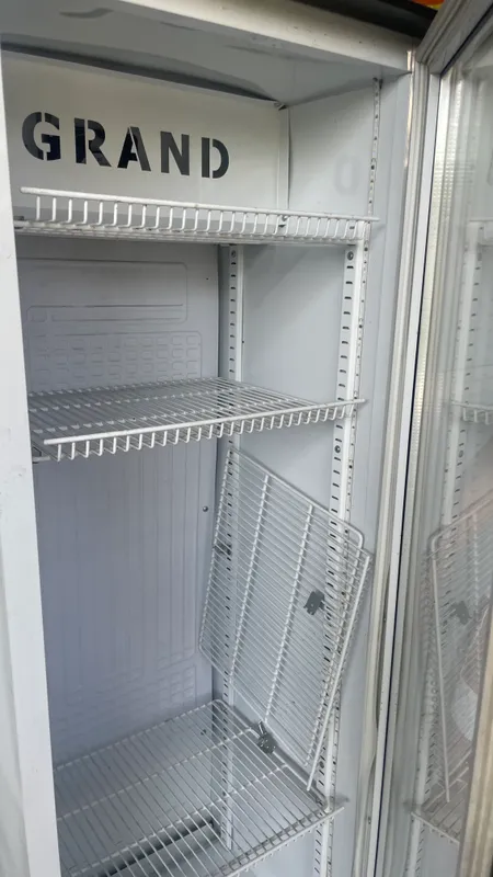 Vitrina sotiladi Yangi 1 oy ishlagan