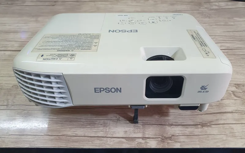EPSON проектор зур холатда,кам ишлатилган,коробка документ