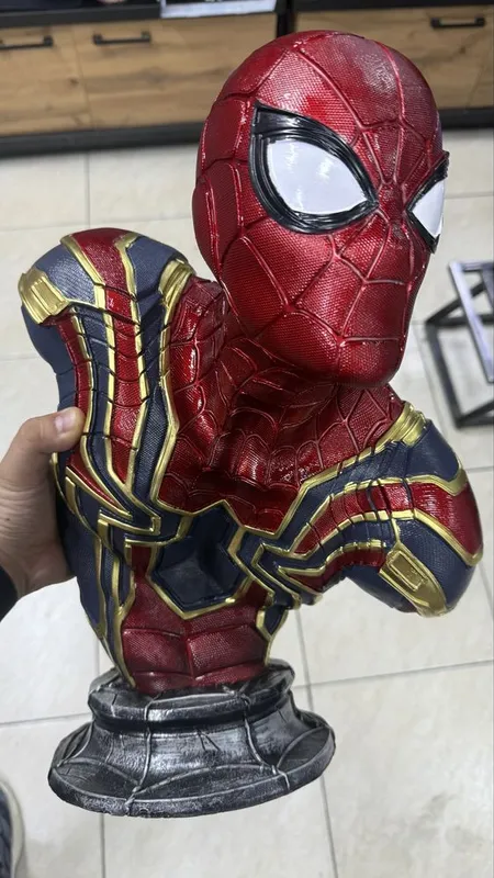 Spider man (odam o‘rgimchak) haykalchasi, statuya 3 Spider man (odam o‘rgimchak) haykalchasi, statuya 3