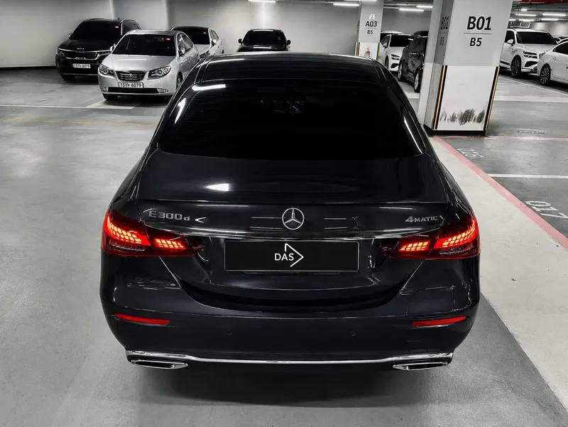 Mercedes-Benz E-Class E300e 4MATIC Exclusive 2 Mercedes-Benz E-Class E300e 4MATIC Exclusive 2
