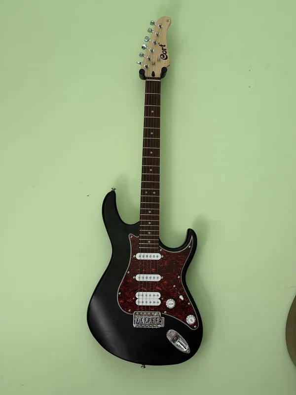 Cort G110 + cm15r kombik 3 Cort G110 + cm15r kombik 3