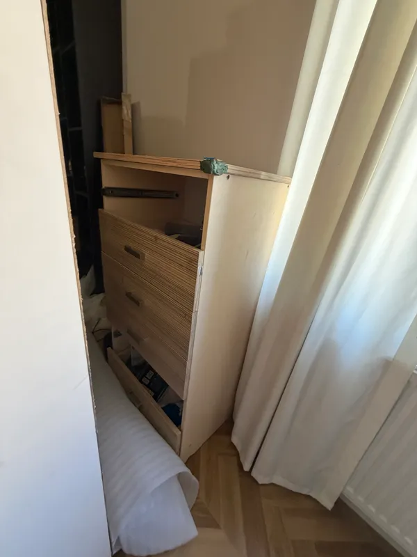 Shkaf va tortmasi bilan 7