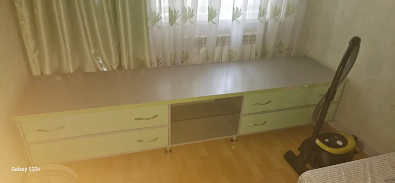 камод и уголок б/у.комбенация цветов серый салатов — фото 2