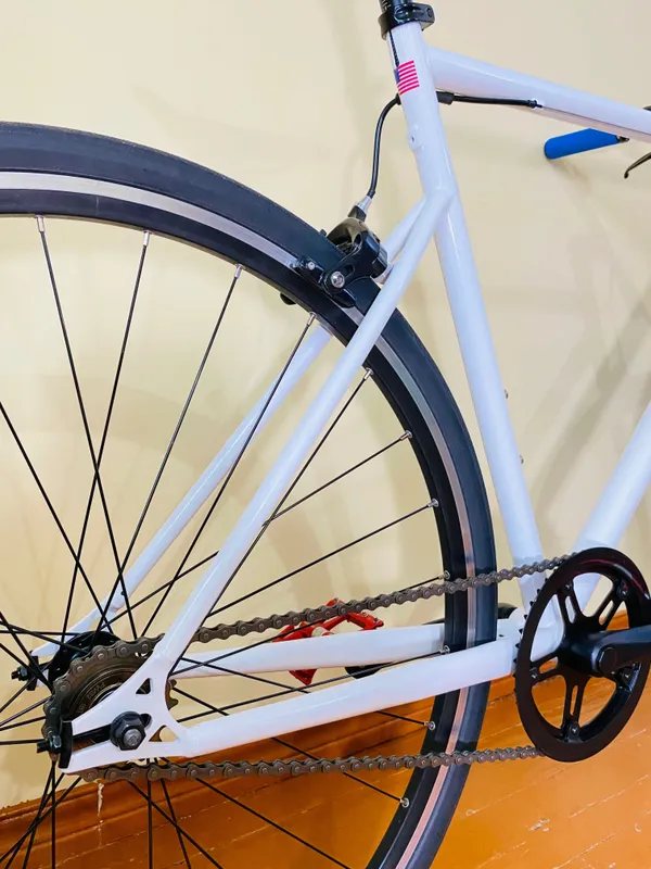 Велосипед DECATHLON с фиксированый передачи — фото 1
