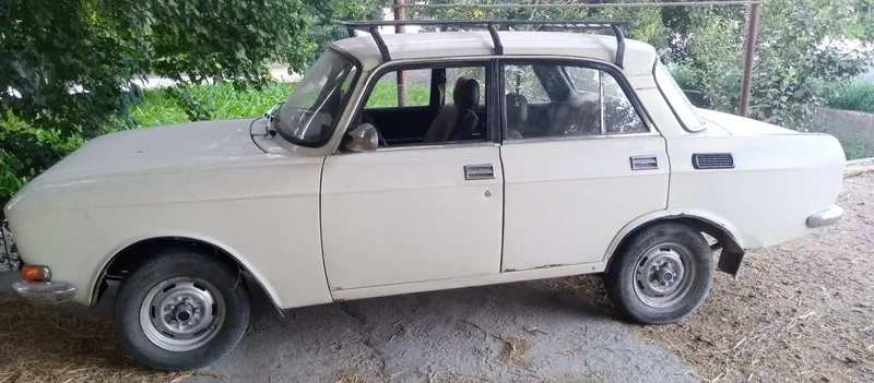 Сотилади 1982 йил 3