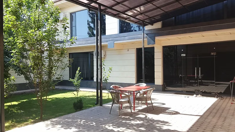 Sotiladi zamonaviy Hi-Tech uslubdagi hashamatli hovli-uy. • 8 ta keng — фото 2 Sotiladi zamonaviy Hi-Tech uslubdagi hashamatli hovli-uy. • 8 ta keng — фото 2