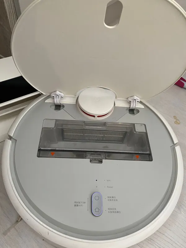Продам робот-пылесос Xiaomi Mi Robot Vacuum Cleaner 1S — фото 1