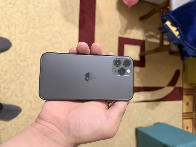 Iphone 11 pro srochni sotiladi 1 Iphone 11 pro srochni sotiladi 1