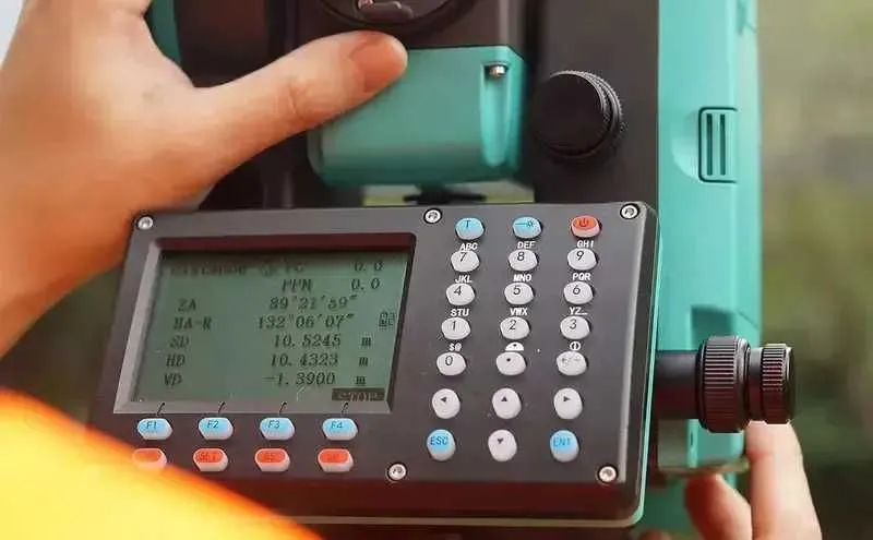 STEC AXIS 1 — elektron taxeometr (2″ aniqlik) — фото 1