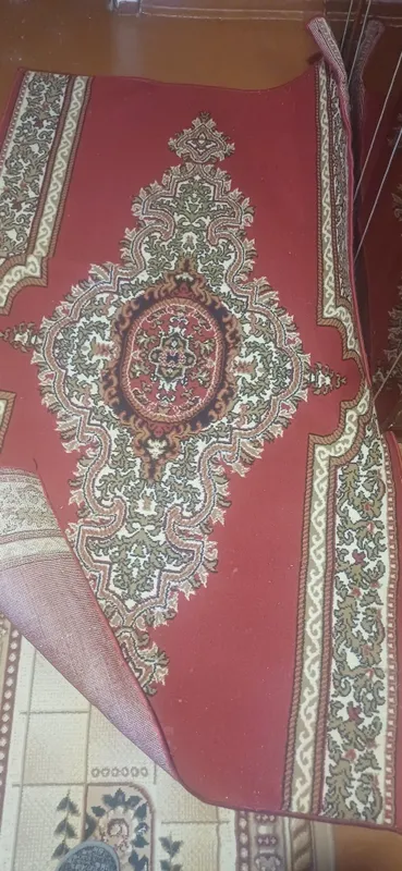 Гилам сотилади 130×180 . Состоянияси яхши.