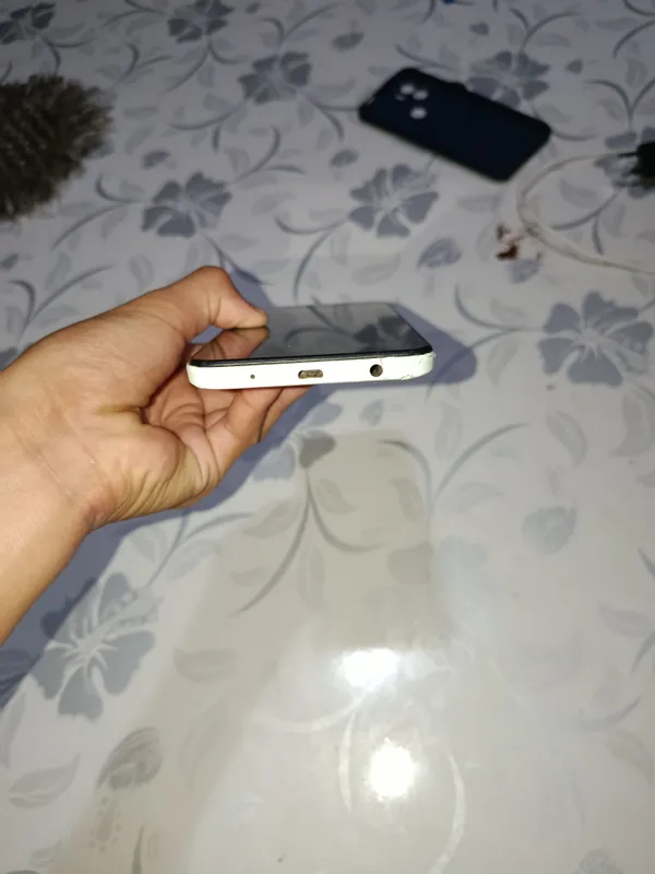 Redmi A2+ yangi nuhsoni yoq aybi yoq smartfon 3