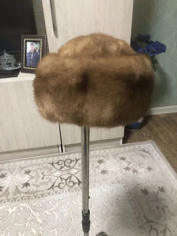 Норковая шапка золотого цвета