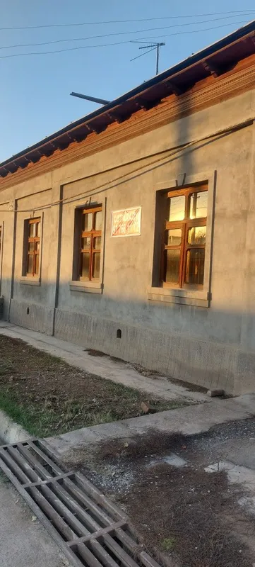 Uy sotiladi srochna 1