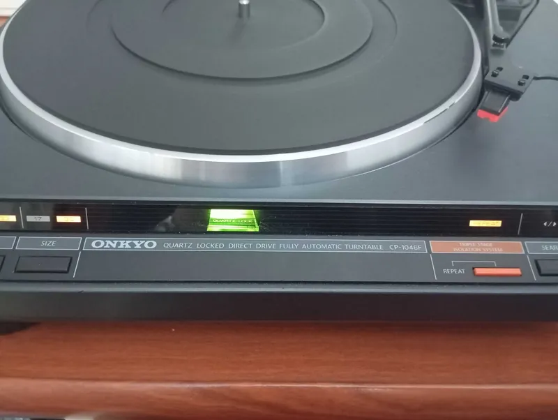 ONKYO винтажный проигрыватель винил дисков. 4 ONKYO винтажный проигрыватель винил дисков. 4