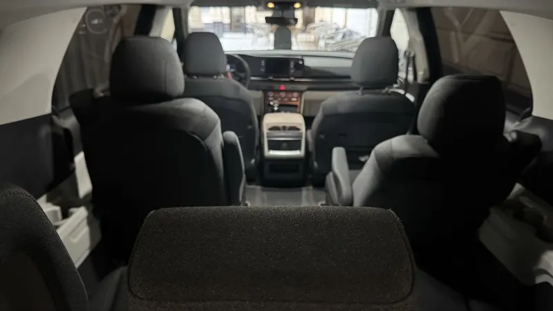 2023 yilgl - KIA CARNIVAL SOTILADI - egasini o'zidan. — фото 4