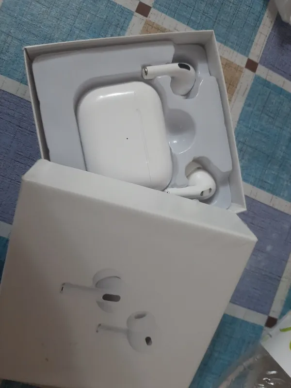 AirPods, состояние среднее 3 AirPods, состояние среднее 3