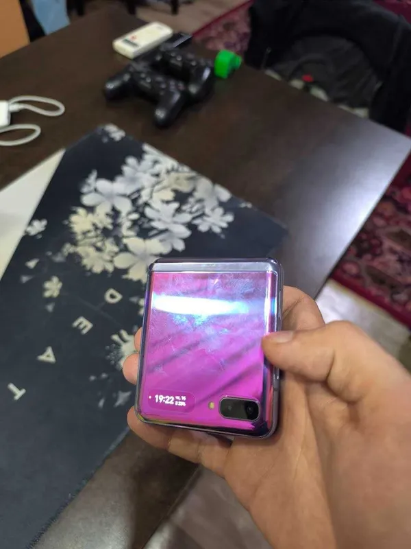 Samsung Galaxy Z Flip 256GB Mirror Purple оригинал привезён из Украины — фото 3