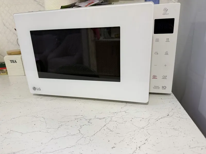 Продается микроволновка оригинал LG