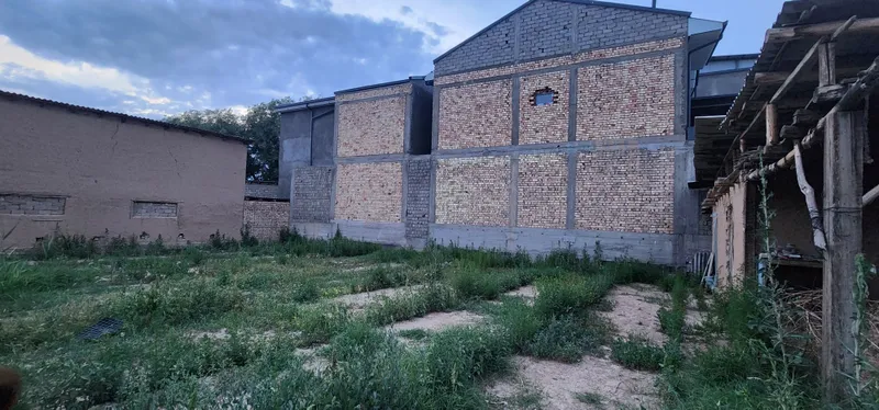 Хасанбой Пост Гаи 1км катта йолдан 3.5сотих фасад 15м+ камуникациа 1