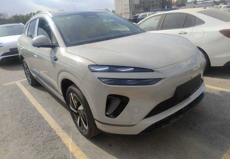 BYD Sealion 06 1-pazitsiya
