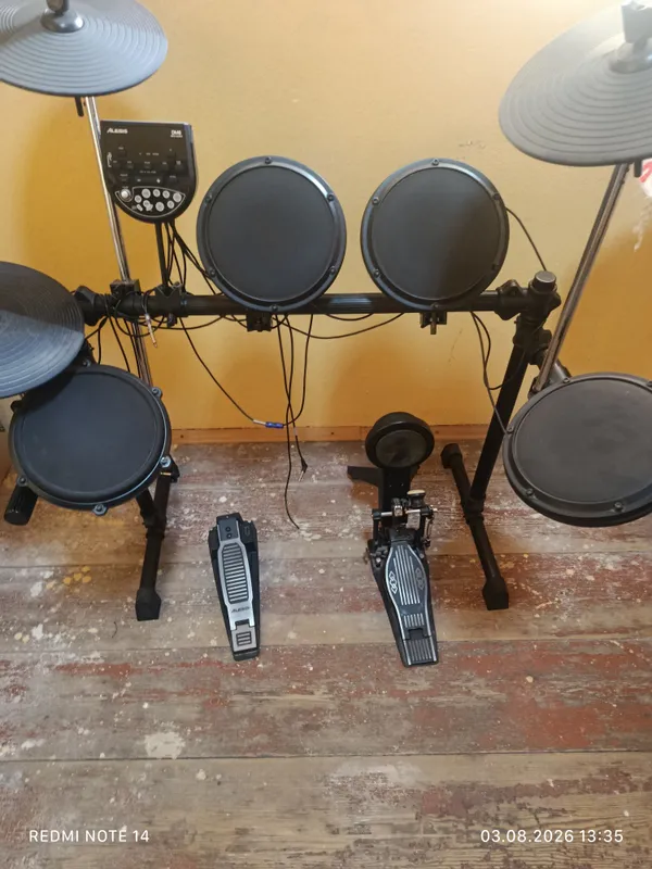 Elektron barabanlar Alesis DM6. DM6 Elektron barabanlar Alesis DM6. DM6