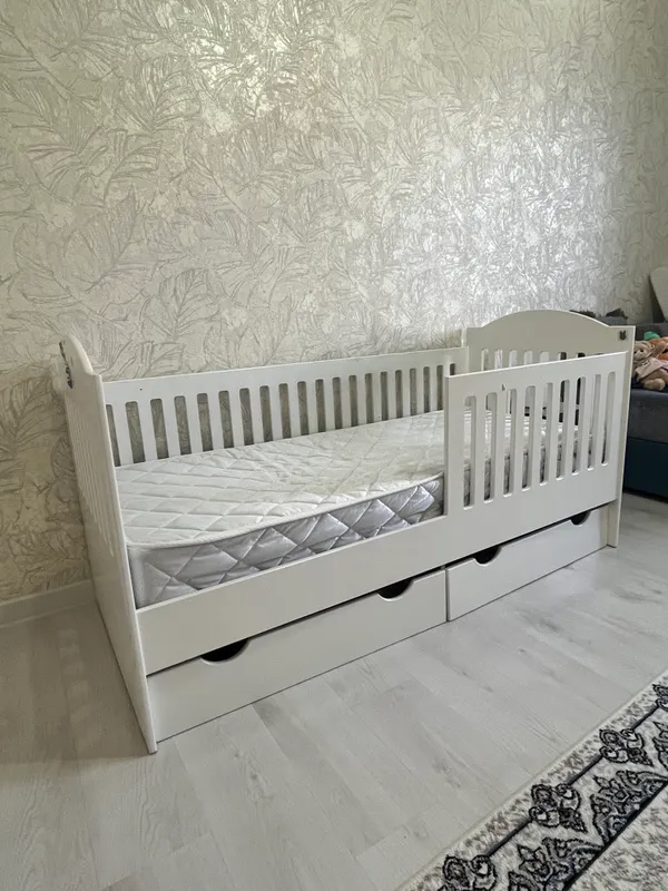 Bolalar krovatı, o‘lchami 175*55 2