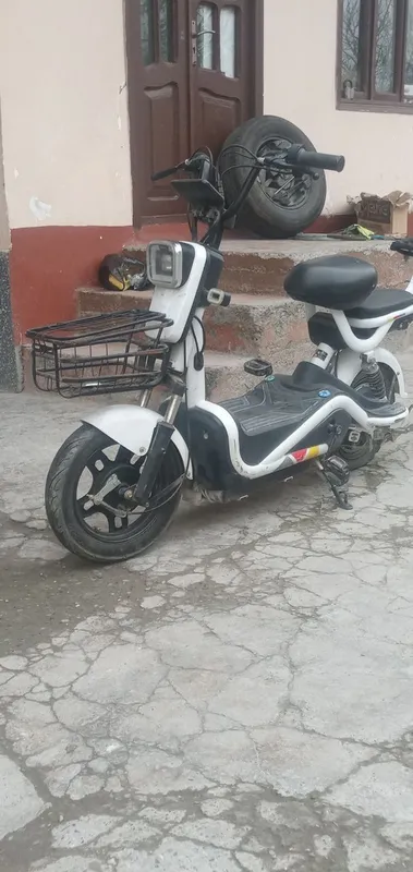 Skuter sotiladi narxi 2mln 400 ming