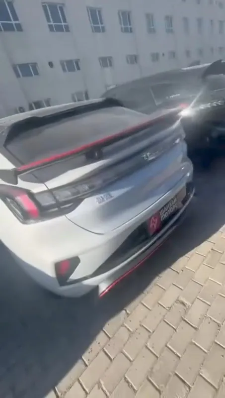 Zeekr 001 FR 100kWh 4WD silver — фото 1