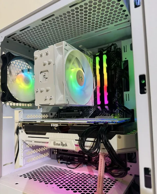 Игровой топовый ПК Oppo 4 Игровой топовый ПК Oppo 4