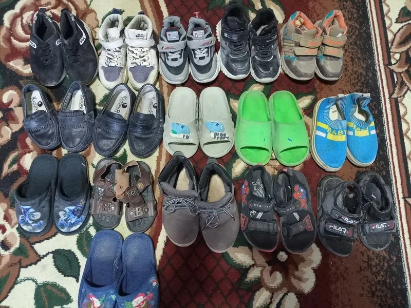 4 yoshdan 6 yoshgacha bo'lgan bolalarga böladıgan oyoq kıyımlar 4 yoshdan 6 yoshgacha bo'lgan bolalarga böladıgan oyoq kıyımlar