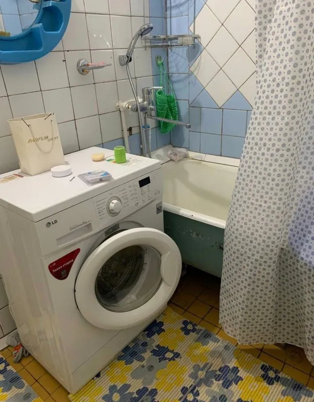Юнусабадский
Ориентир: Gallery
Комнат: 2 6