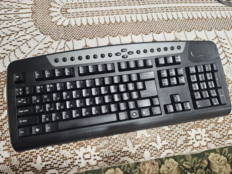 Монитор LG-22MP55 5