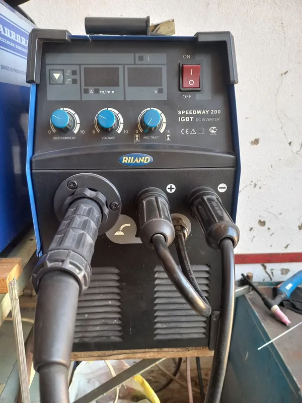 Сварочный аппарат AURORA PRO SPEEDWAY 200 IGBT 1 Сварочный аппарат AURORA PRO SPEEDWAY 200 IGBT 1