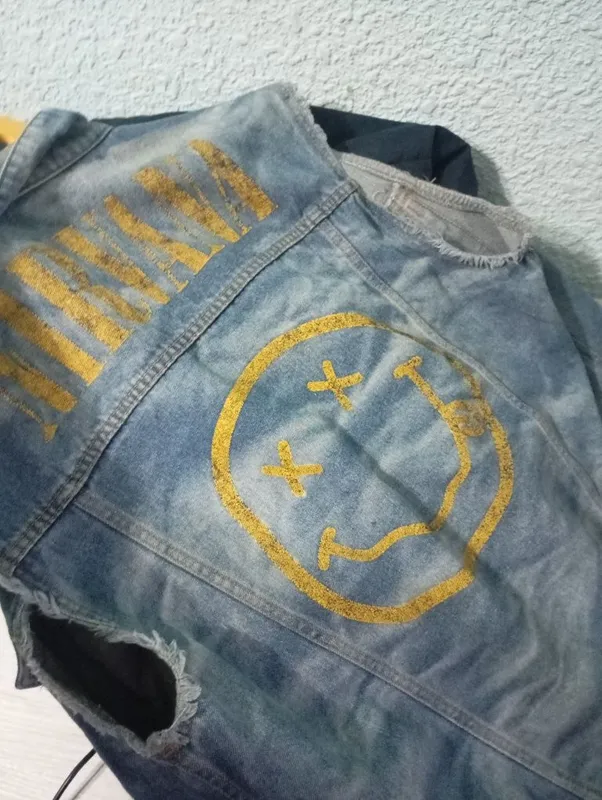 SHOSHILINCH SOTAMAN Nirvana bilan jiletka retro grunge 1 SHOSHILINCH SOTAMAN Nirvana bilan jiletka retro grunge 1