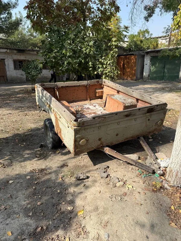 Продаётся автоприцеп состояние видно по фото 4