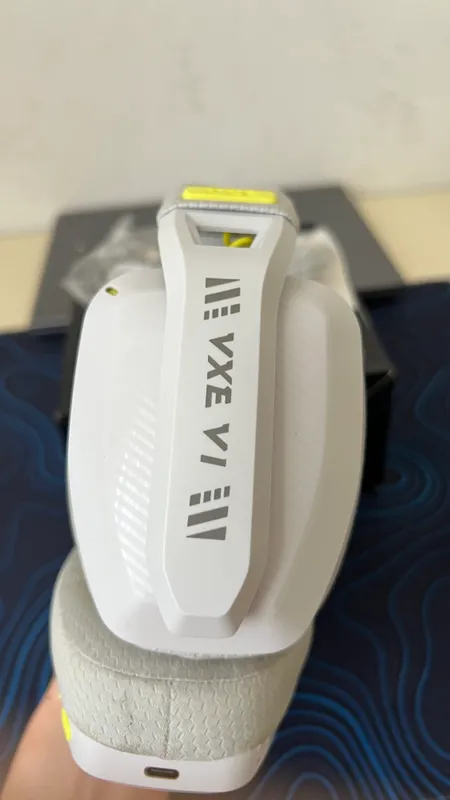 VXE V1 quloqchinlari 2