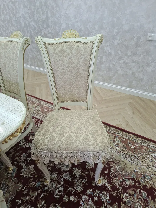 Продаётся стол стул 16 шт с накидками