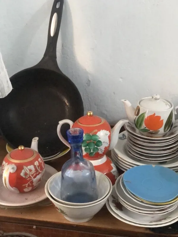 Продам посуду и тумбу — фото 1
