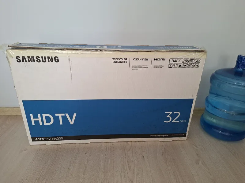 Срочно продаётся телевизор 32 дюйма Samsung оригинал 3 года гарантия 3