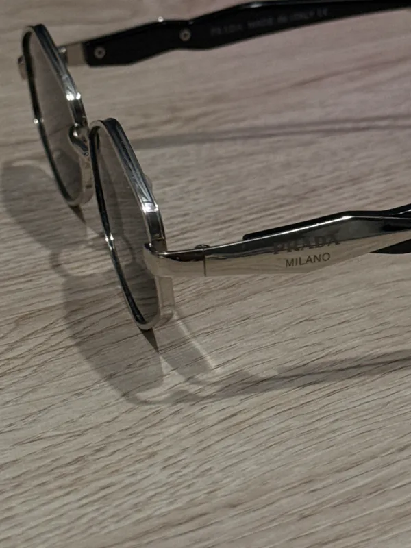 Солнцезащитные очки «Prada» 2 Солнцезащитные очки «Prada» 2