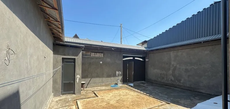 Nazarbek postidan 900 metr uchaska sotiladi 2 sotix srochna 2
