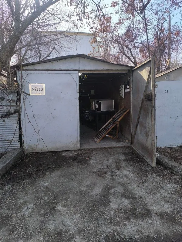 Продам свой гараж.