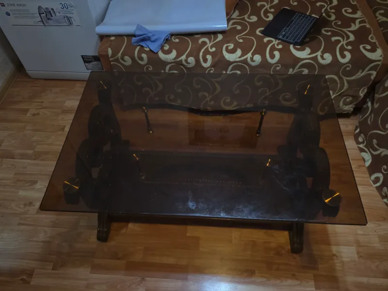 продаётся срочно стеклянный столик