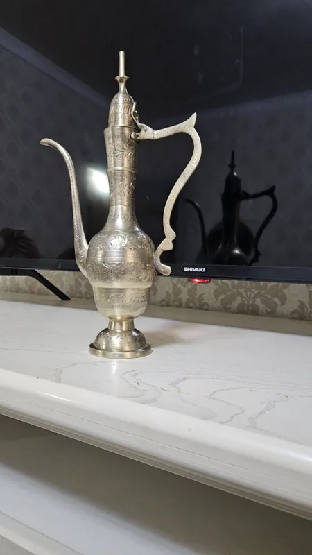Kuvshin sotiladi antikvar xolati ideal latun boyi 30 sm — фото 2