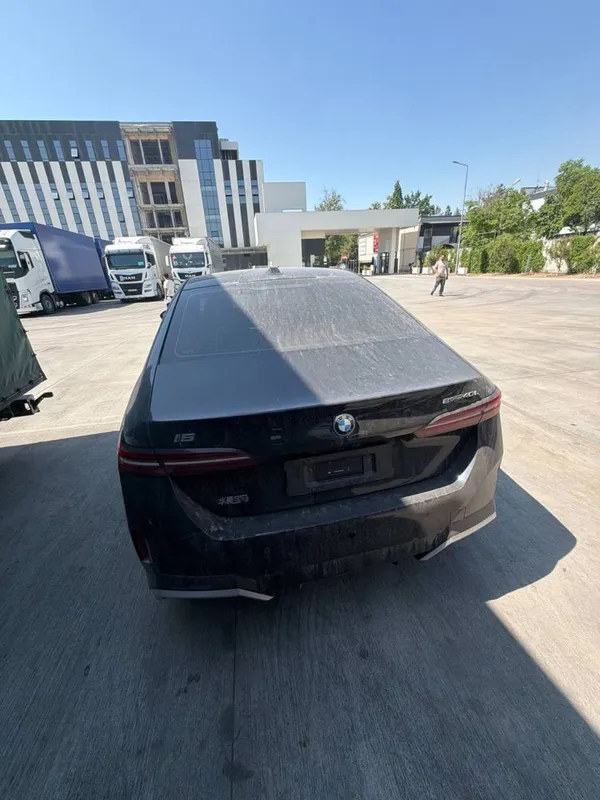 Naht va nasiya savdo BMW i5 40L M-Sport 2025 yil — фото 1