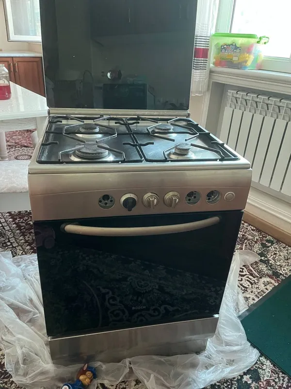 Bosch gaz plitasi sotiladi