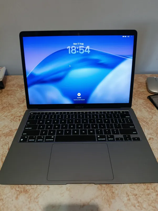 MacBook Air M1 1 MacBook Air M1 1