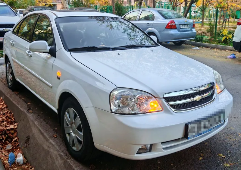 Lacetti 1.6 3-позиция 2013 год. Белая. В отличном состоянии — фото 1