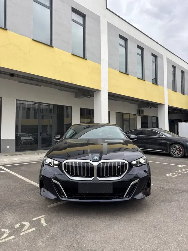BMW i5 35L M -Sport 2024 yil